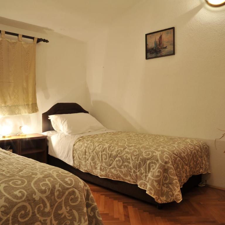 Huter Apartments - One-Bedroom Apartment with Balcony - 5