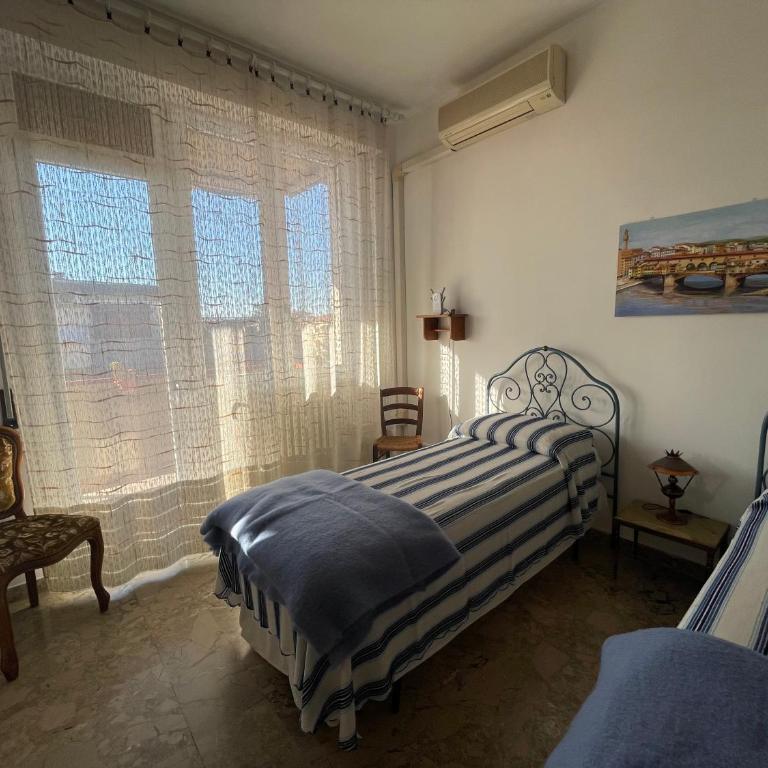 Quite in Florence - Three-Bedroom Apartment with Balcony - 2