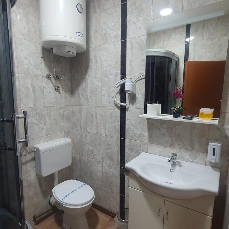 Guest House MK Star - Komfor Dvokrevetna Soba sa Bračnim Krevetom - 11