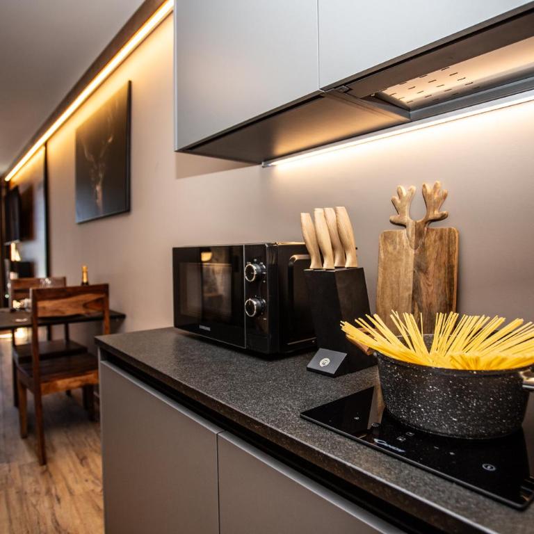 WHISPERING PINES LODGE Mountain view apartment with ski-in access - Appartamento con 1 Camera da Letto - 37