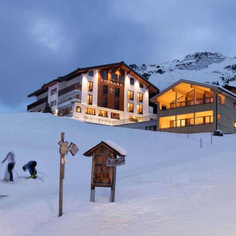 Hotel Sunora - Ski In Ski Out - Formerly Hotel Schranz - Deluxe Apartment mit Balkon und 2 Schlafzimmern - 3