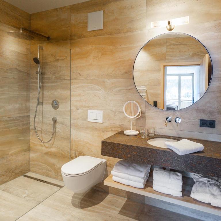 Hotel Sunora - Ski In Ski Out - Formerly Hotel Schranz - Deluxe Apartment mit Balkon und 2 Schlafzimmern - 4