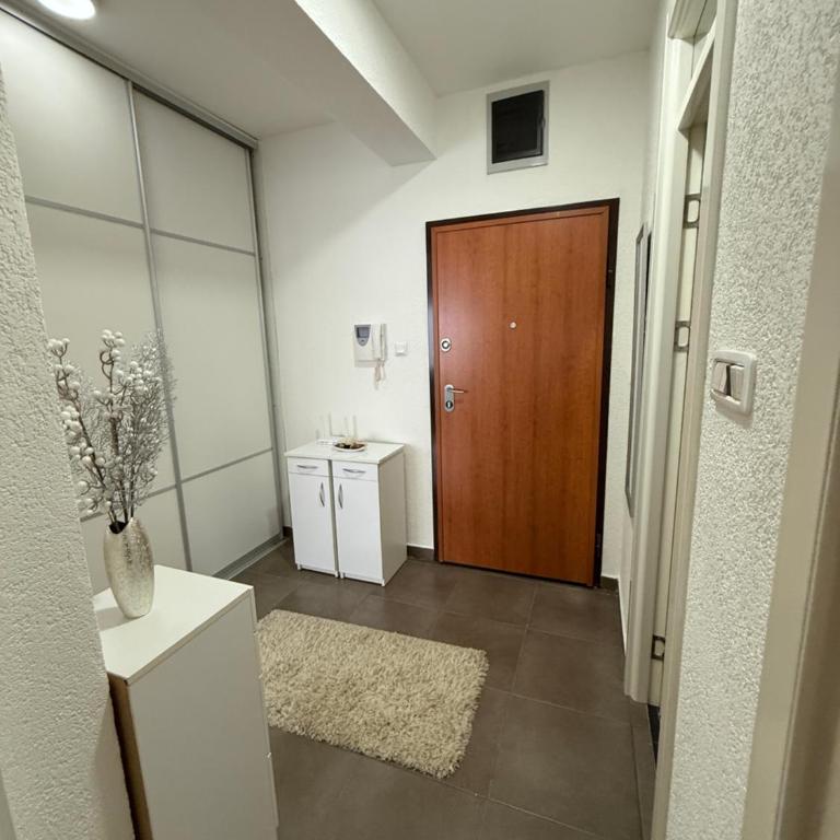 City Apartment Banja Luka sa Parkingom u garazi - One-Bedroom Apartment - 7