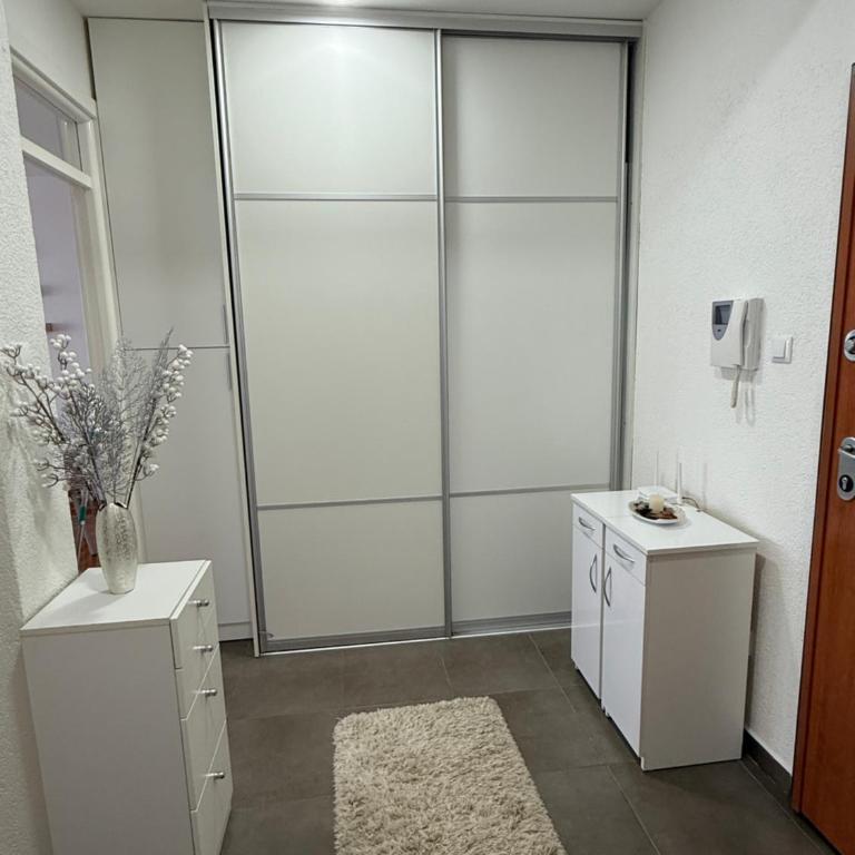 City Apartment Banja Luka sa Parkingom u garazi - One-Bedroom Apartment - 9