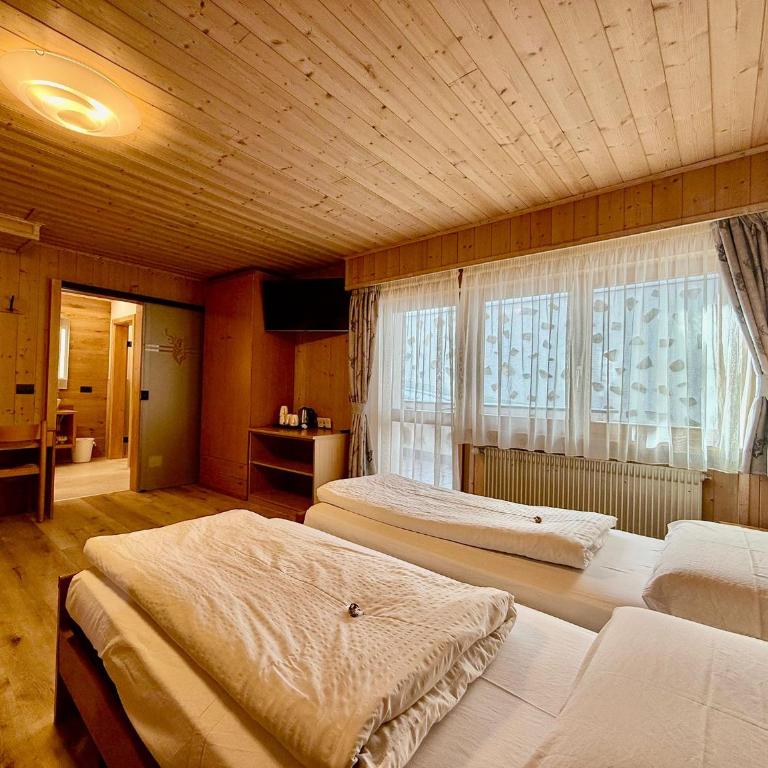 B&B Family Accommodation Canazei BIKE FRIENDLY - Camera Familiare con Bagno Privato - Seminterrato - 11
