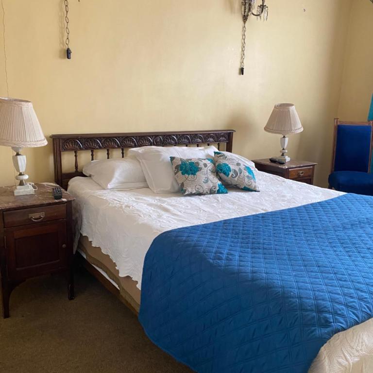 Hostal Gipuzkoa - Standard Double Room with Shared Bathroom - 2