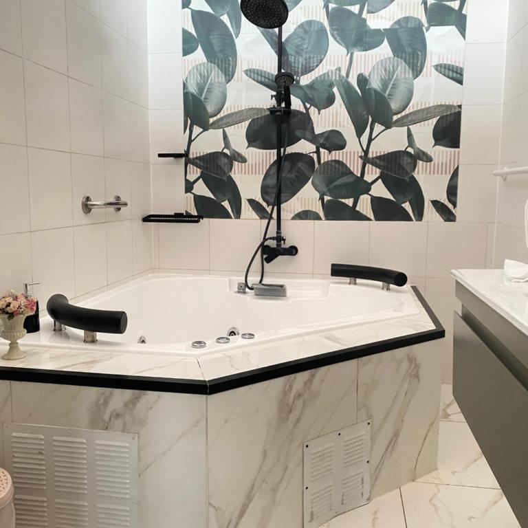 Hostal Gipuzkoa - Deluxe Suite with Spa Bath - 1
