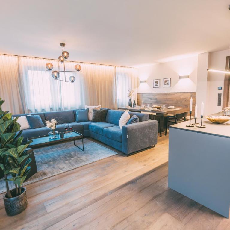 LIVALPIN Retreat - Three-Bedroom Apartment with Balcony and Mountain View - 32