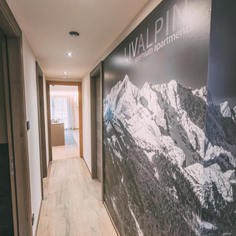 LIVALPIN Retreat - Three-Bedroom Apartment with Balcony and Mountain View - 34