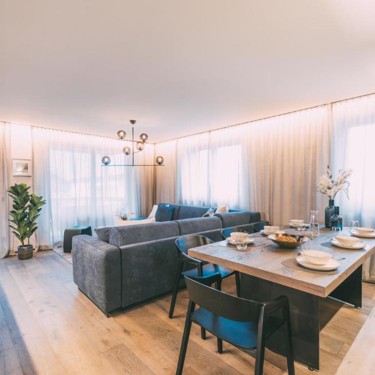 LIVALPIN Retreat - Three-Bedroom Apartment with Balcony and Mountain View - 29