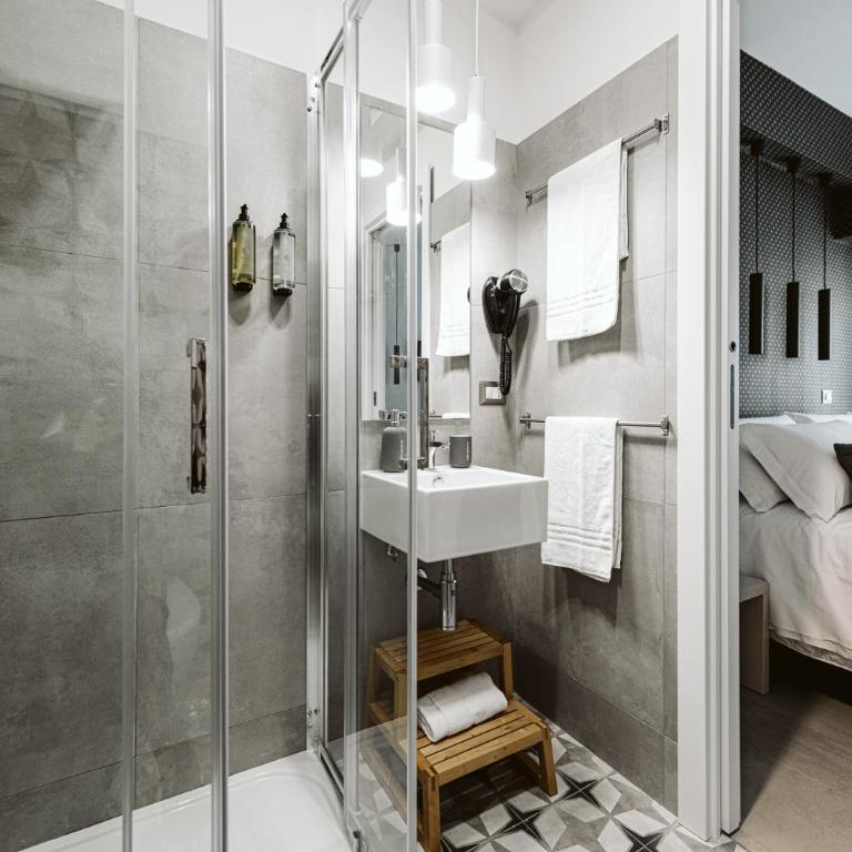 B&B LUMAS - Camera Matrimoniale/Doppia con Letti Singoli con Bagno - 4