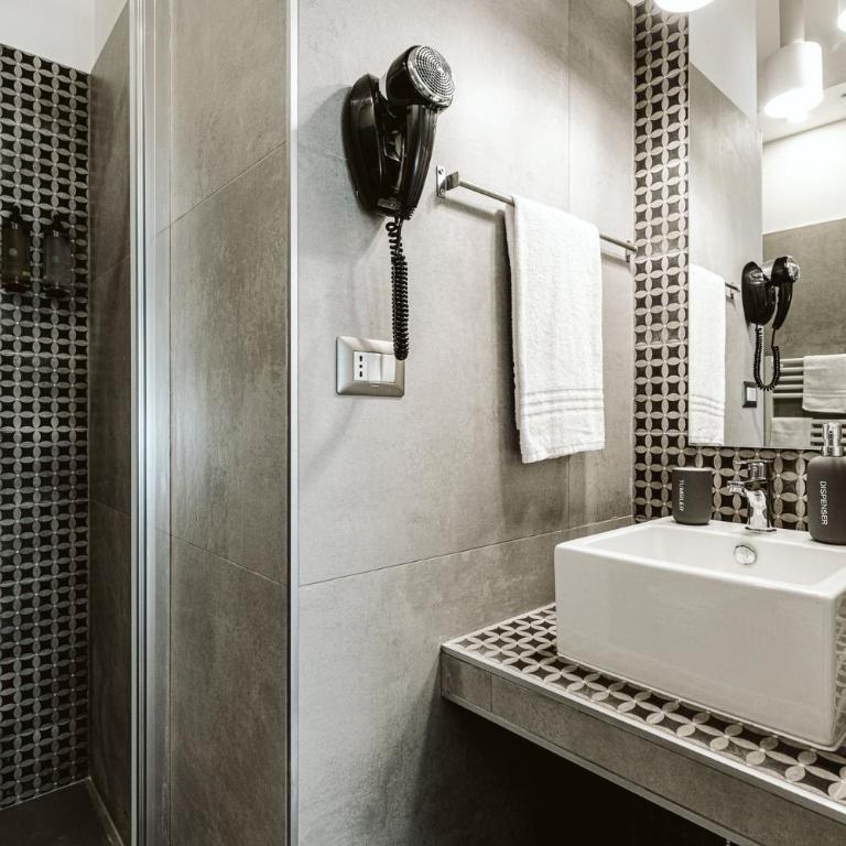 B&B LUMAS - Camera Matrimoniale/Doppia con Letti Singoli con Bagno - 5