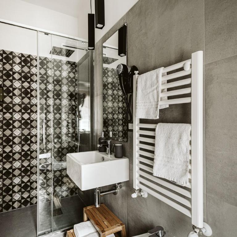B&B LUMAS - Camera Matrimoniale/Doppia con Letti Singoli con Bagno - 3