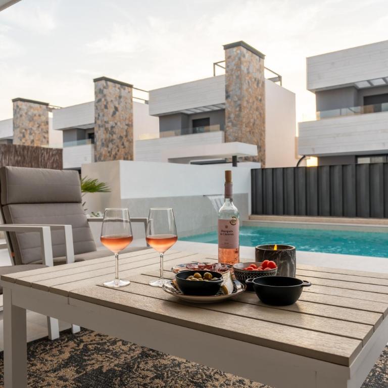 Almendro Villa 2V12 with heated pool at Santa Rosalia Resort - Villa de 3 dormitorios - 2