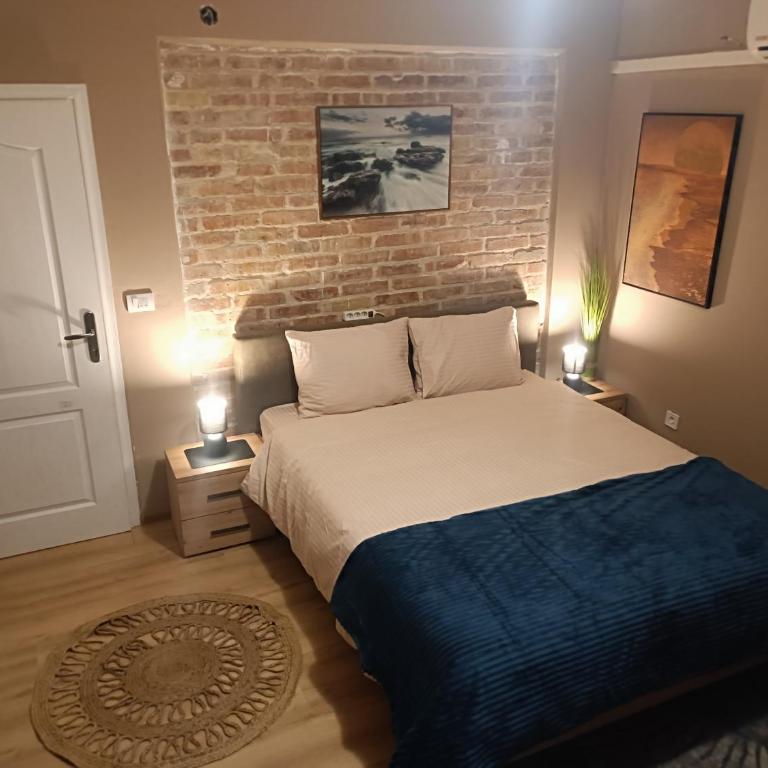 Hostel Anton - Deluks Dvokrevetna Soba sa Bračnim Krevetom i Balkonom - 4