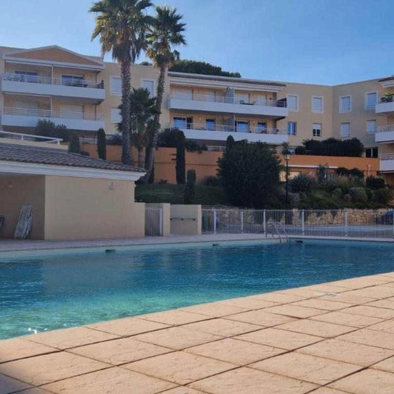 F3, 4 pers-Centre ville-Standing- Domaine de la Baie - Cavalaire-sur-Mer - REF ZNJMVM - Appartement 2 Chambres - 13