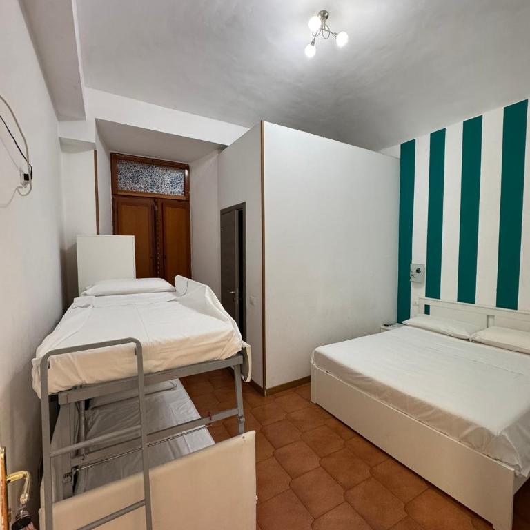 TERMINI STAR - Camera Quadrupla con Bagno Privato - 5