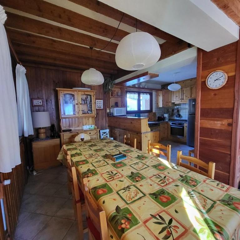 Chalet spacieux avec cheminée et salle de cinéma à Montgenèvre - FR-1-266-242 - Chalet - 3