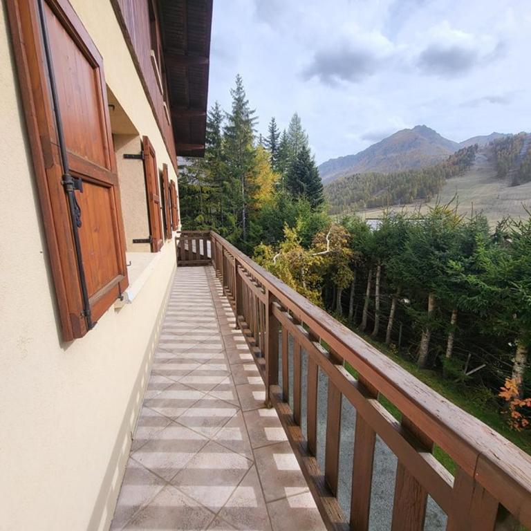Chalet spacieux avec cheminée et salle de cinéma à Montgenèvre - FR-1-266-242 - Chalet - 8