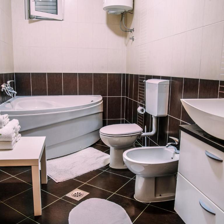 Huter Apartments - Two-Bedroom Apartment with Terrace - 12