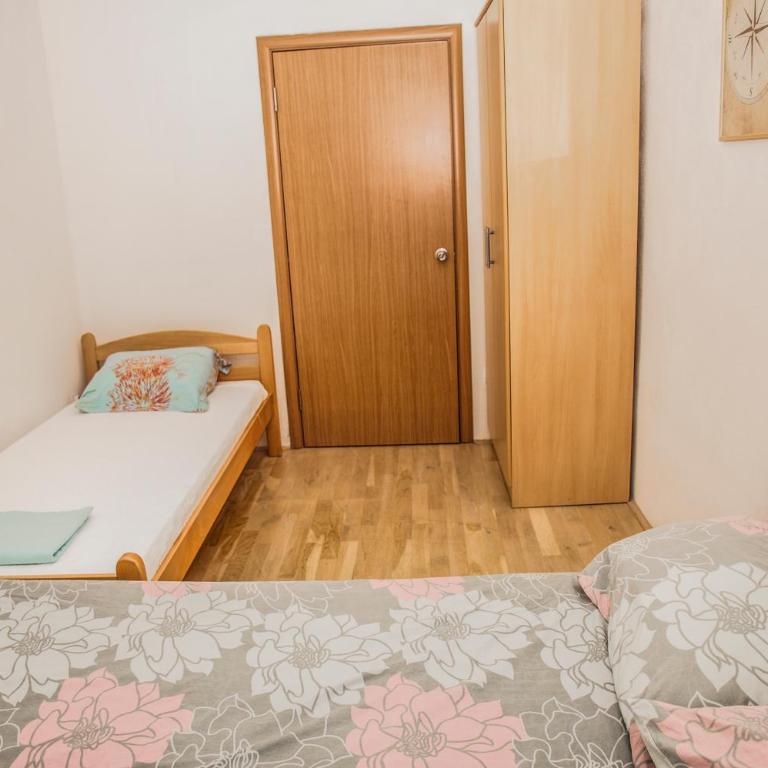 Huter Apartments - Two-Bedroom Apartment with Terrace - 13