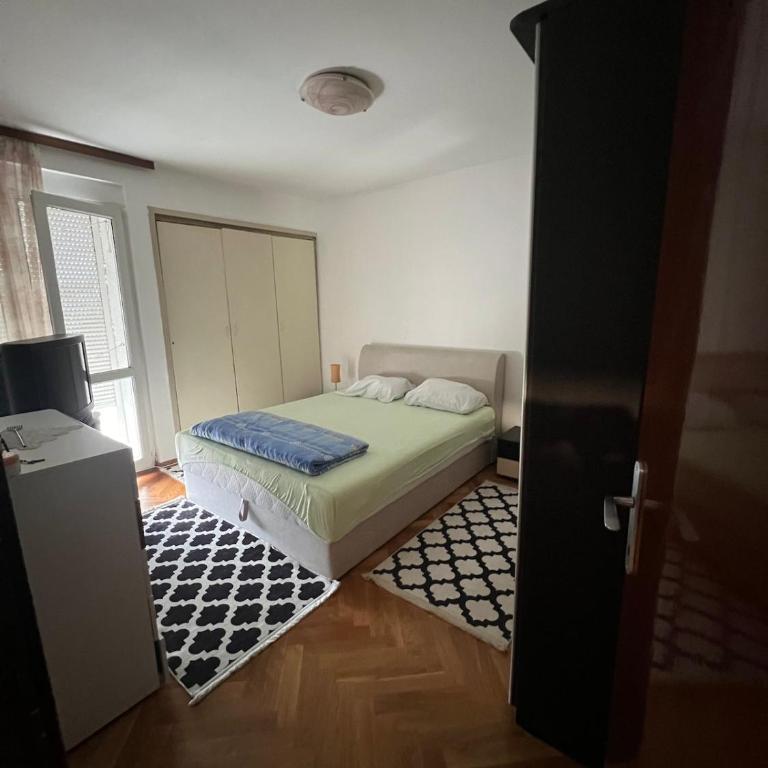Podgorica Central - Apartman sa 3 Spavaće Sobe i Balkonom - 12