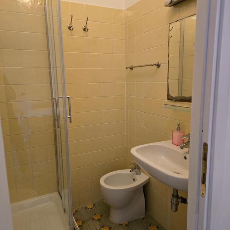 Chez Liviana - Camera Matrimoniale con Bagno Privato - 8