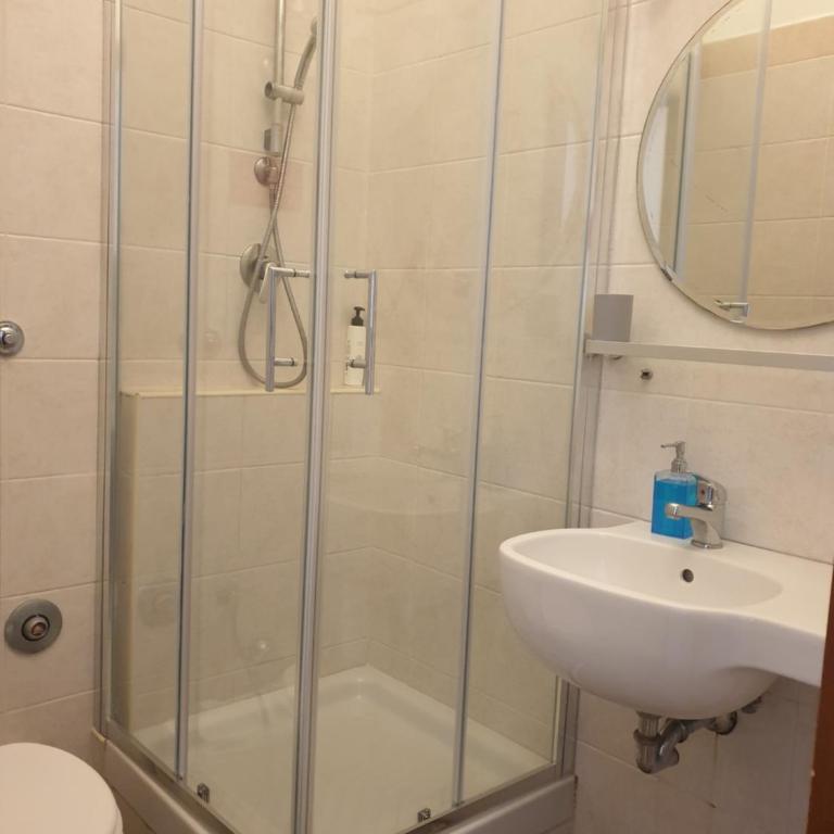Chez Liviana - Camera Singola con Bagno - 11