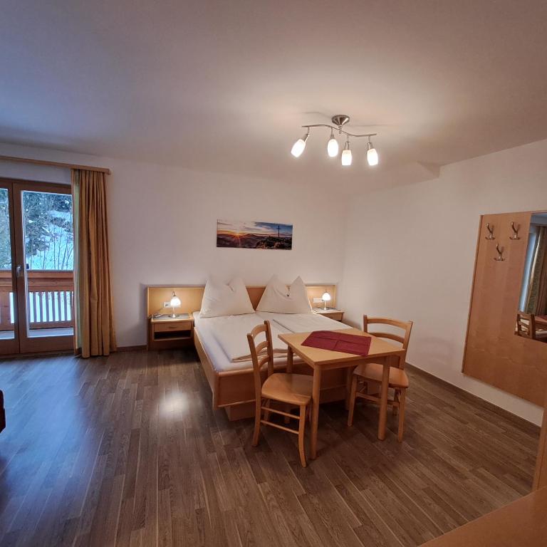Appartements Rabengut - Two-Bedroom Apartment with Balcony - 2