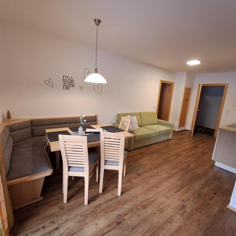 Appartements Rabengut - Two-Bedroom Apartment with Balcony - 3