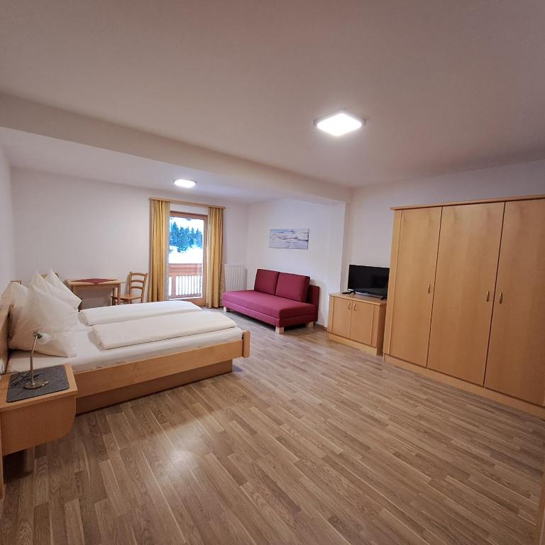 Appartements Rabengut - Two-Bedroom Apartment with Balcony - 4