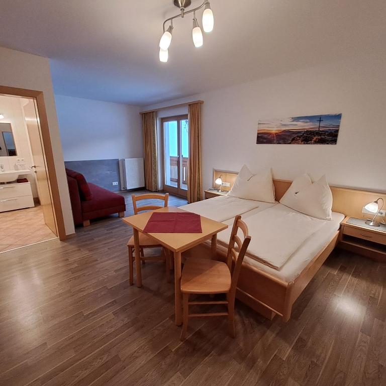 Appartements Rabengut - Two-Bedroom Apartment with Balcony - 5