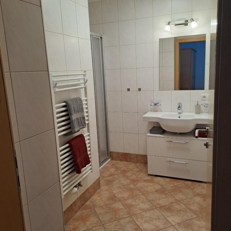 Appartements Rabengut - Two-Bedroom Apartment with Balcony - 7