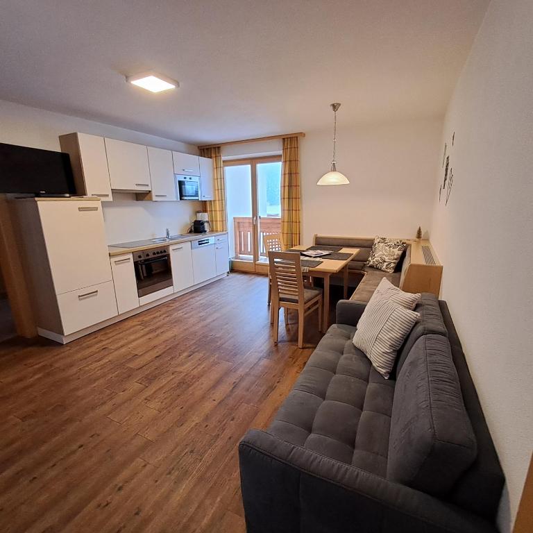 Appartements Rabengut - Two-Bedroom Apartment with Balcony - 1
