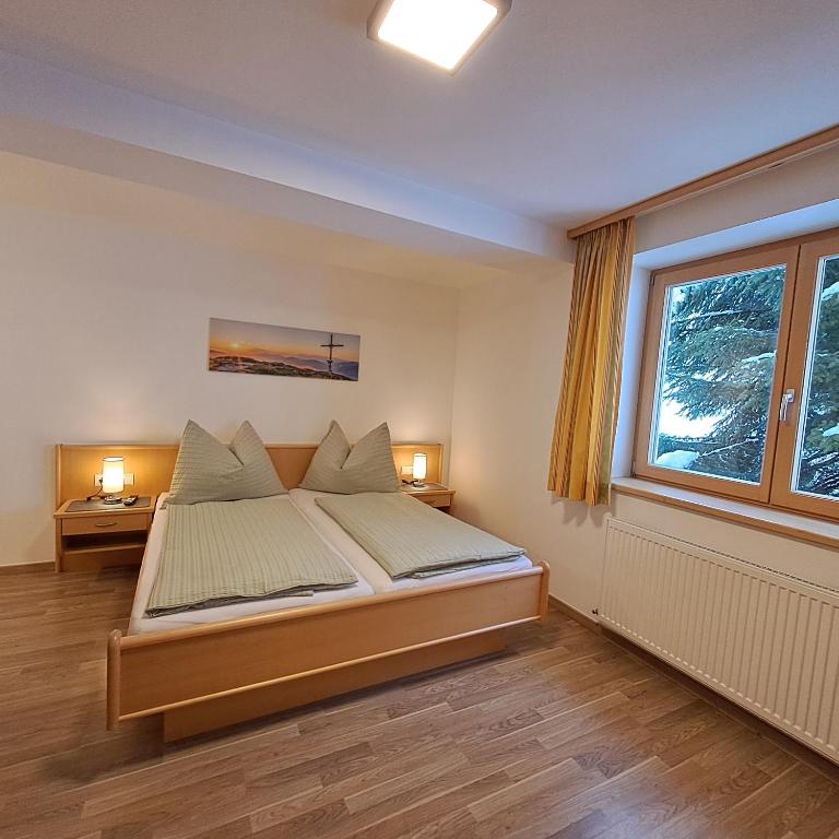 Appartements Rabengut - Two-Bedroom Apartment with Balcony - 4