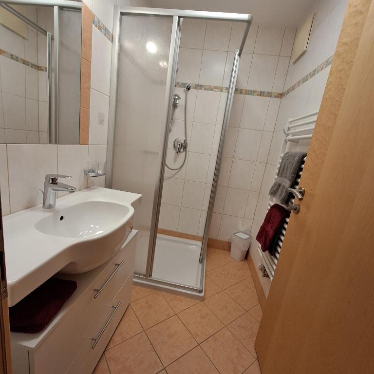 Appartements Rabengut - Two-Bedroom Apartment with Balcony - 6