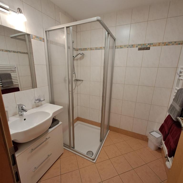Appartements Rabengut - Two-Bedroom Apartment with Balcony - 5