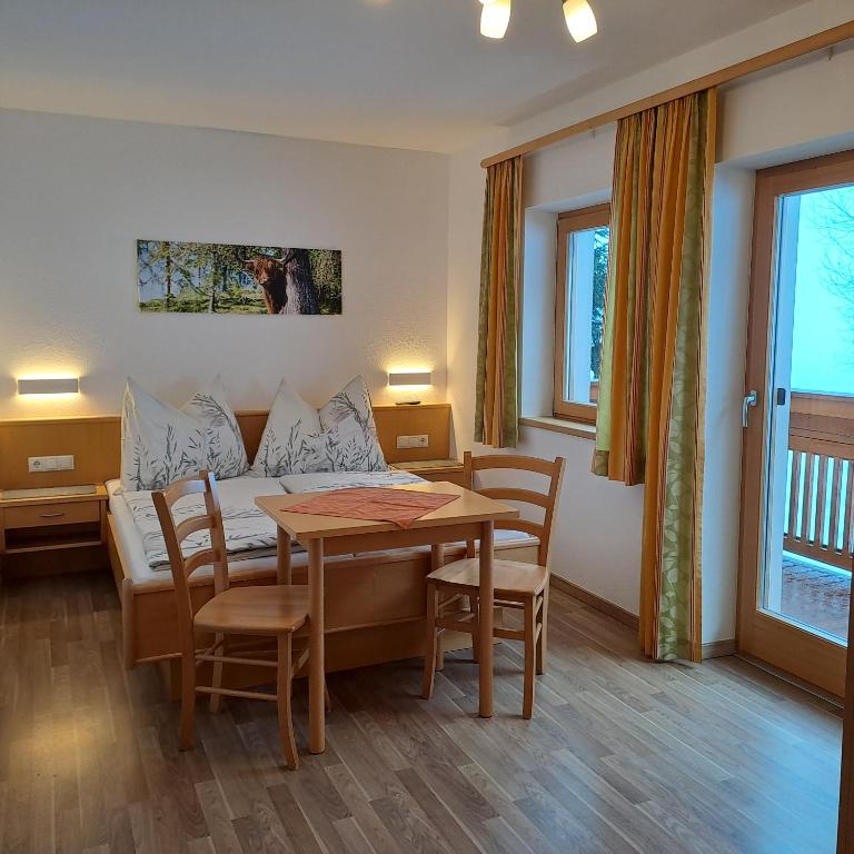 Appartements Rabengut - Two-Bedroom Apartment with Balcony - 4