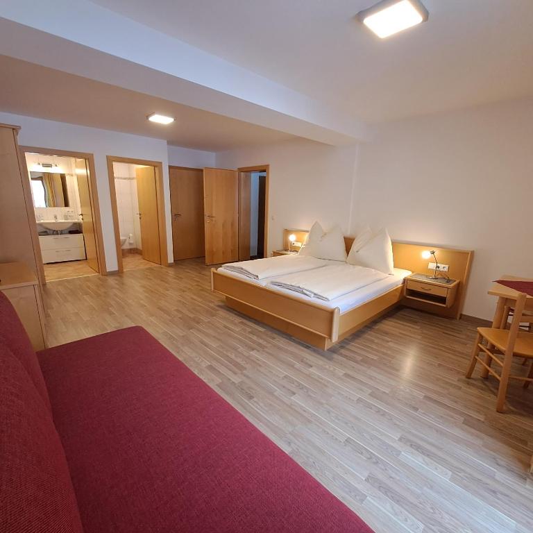 Appartements Rabengut - Two-Bedroom Apartment with Balcony - 8