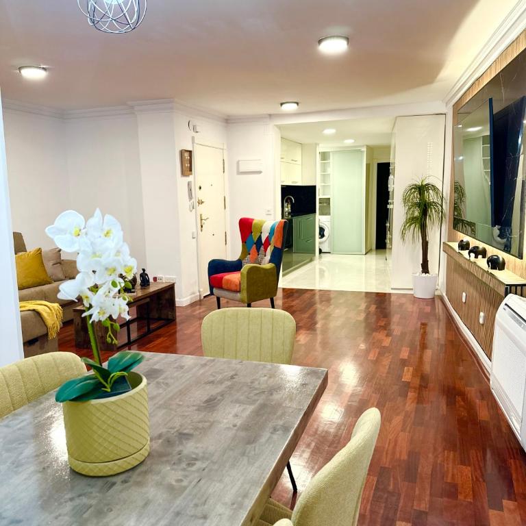 My Flat in Rambla - Four-Bedroom Deluxe Apartment - 1
