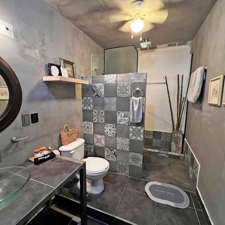 Beachside Oasis ! Spacious ½ block from the Beach - Two-Bedroom Apartment - 18