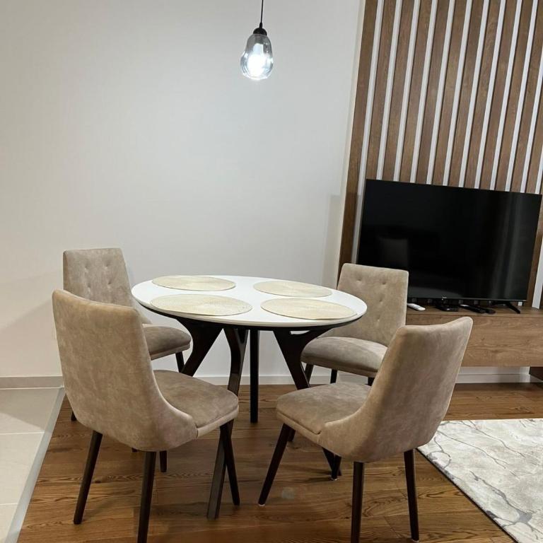 Luxury Getaway with Comfort! - Deluks Apartman sa 2 Spavaće Sobe i Balkonom - 13