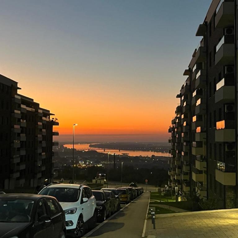 Luxury Getaway with Comfort! - Deluks Apartman sa 2 Spavaće Sobe i Balkonom - 19