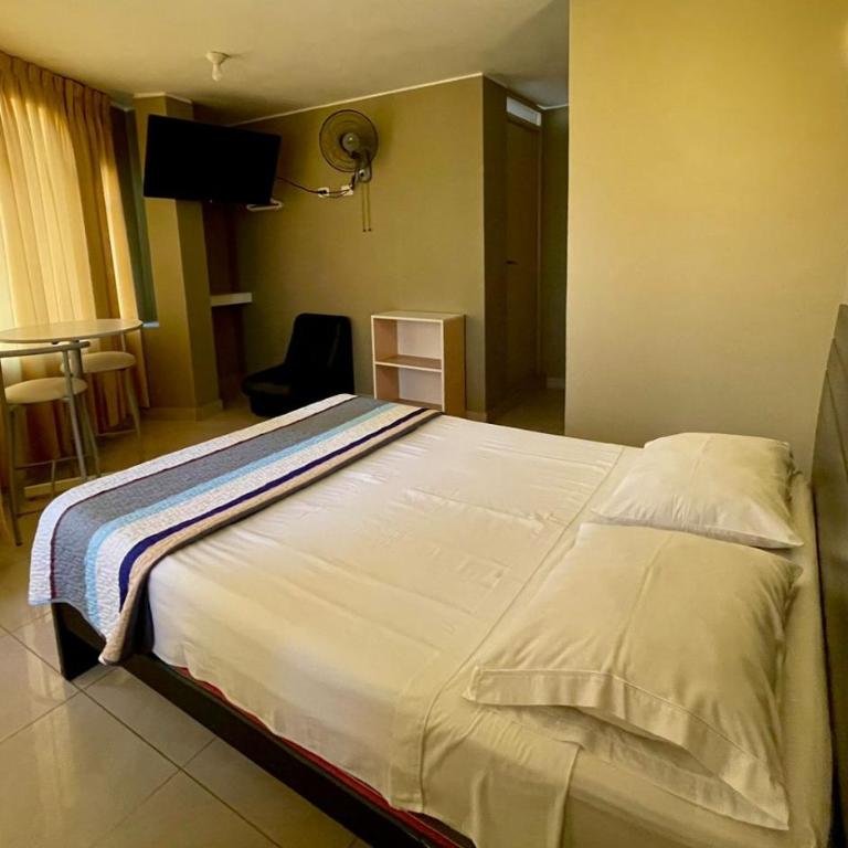HOSTAL LA NOCHE - Pisco - Superior Queen Room - 3