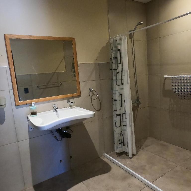 Complejo hotelero Illihue - Cabañas & Hostería - Habitación Doble adaptada para personas con movilidad reducida - 3
