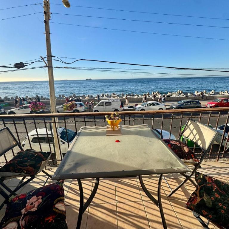 Amplio Departamento frente al mar - Three-Bedroom Apartment - 12