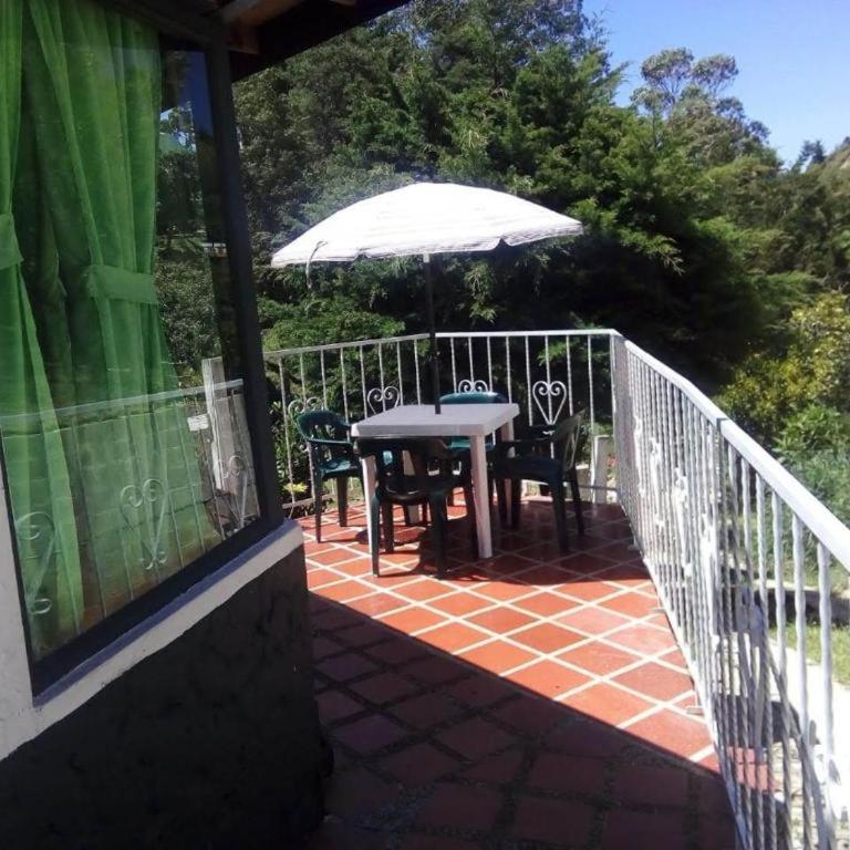 Cabañas Guatapé - Casa de 3 dormitorios - 2