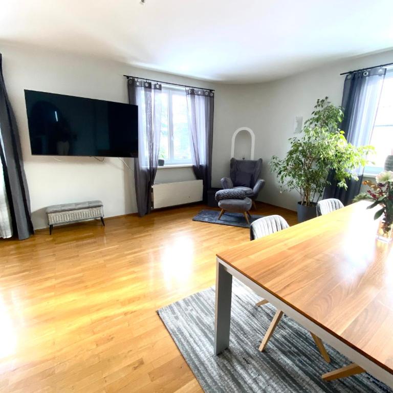 Big Apartment With Balcony - Apartment mit Balkon - 8