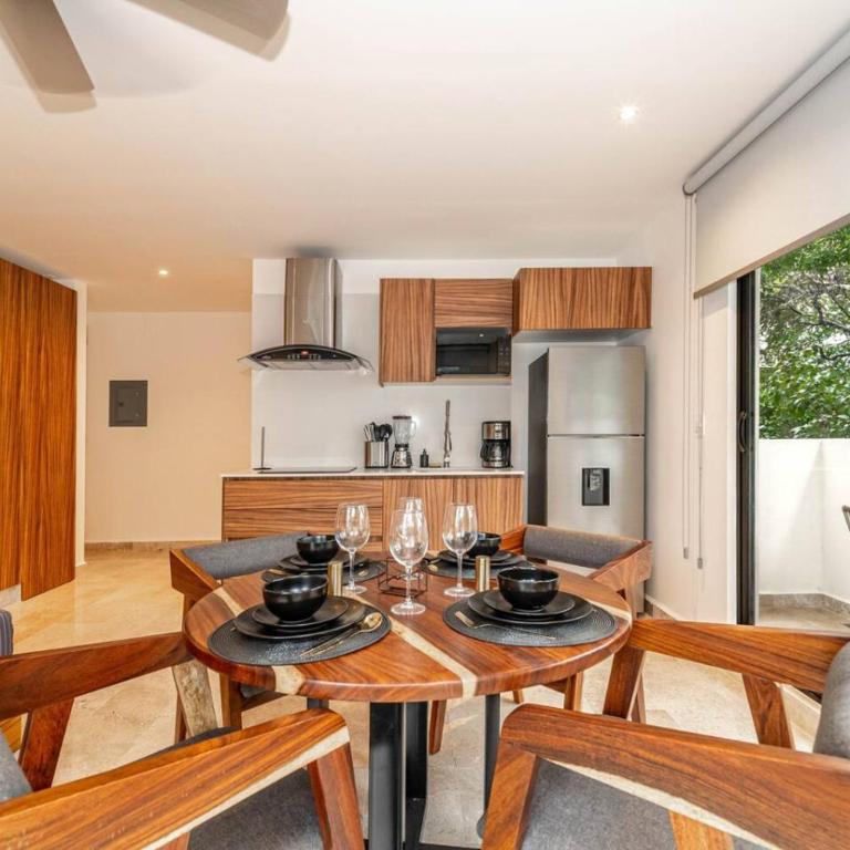 King Suite with Private Balcony, Gym, Rooftop Pool - Apartamento - 13