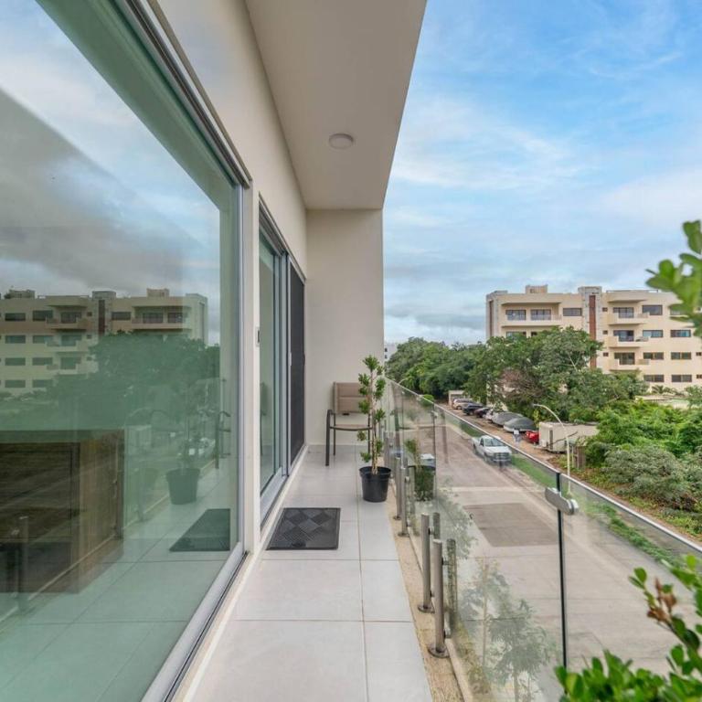 Stylish 2 BR Condo with Balcony, Rooftop Pool, HotTub - Apartment - 19